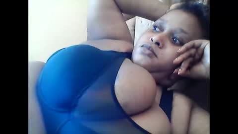 thicky_sandra online show from April 30, 12:00 pm