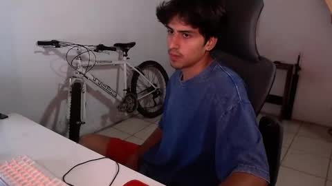 Snapshot of thieves_us chatting on October 25, 10:37 pm thieves_us online show from October 25, 10:37 pm