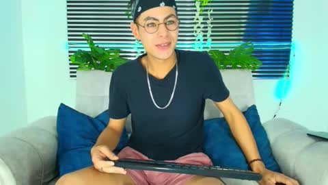 Thiago Saenzz online show from February 3, 2:44 pm