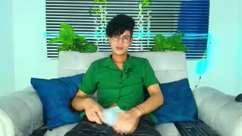 Thiago Saenzz online show from February 5, 4:22 pm