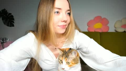 Snapshot of thisisamelia chatting on December 2, 5:04 pm Amelia  shows on mondays fridays and sundays  if anything changes im giving updates on my fansly  online show from December 2, 5:04 pm