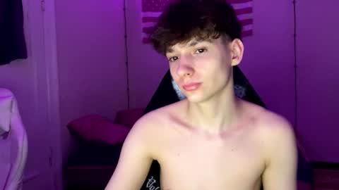 Snapshot of thomas617826 chatting on May 14, 10:38 pm Thomas Hill online show from May 14, 10:38 pm