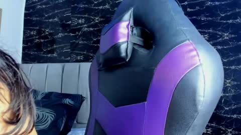 Snapshot of thomas__wayne chatting on May 9, 1:38 pm Thomas online show from May 9, 1:38 pm