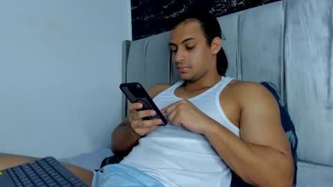 Snapshot of thomas__wayne chatting on May 23, 1:15 pm Thomas online show from May 23, 1:15 pm