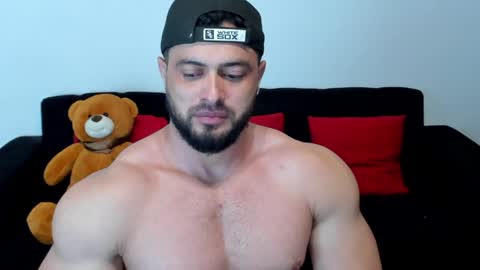 Snapshot of thomas_brandon chatting on January 18, 6:03 am Thomas Brandon online show from January 18, 6:03 am