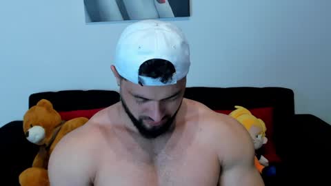 Snapshot of thomas_brandon chatting on January 19, 1:32 am Thomas Brandon online show from January 19, 1:32 am