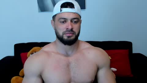 Snapshot of thomas_brandon chatting on January 19, 4:33 am Thomas Brandon online show from January 19, 4:33 am