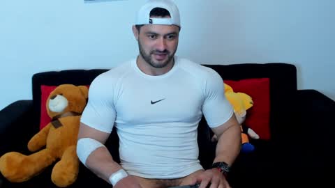 Snapshot of thomas_brandon chatting on January 28, 4:18 am Thomas Brandon online show from January 28, 4:18 am