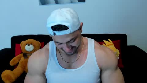 Snapshot of thomas_brandon chatting on February 2, 2:06 am Thomas Brandon online show from February 2, 2:06 am