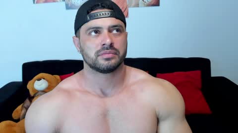 Snapshot of thomas_brandon chatting on February 9, 4:14 am Thomas Brandon online show from February 9, 4:14 am