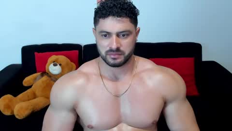 Snapshot of thomas_brandon chatting on February 24, 3:33 am Thomas Brandon online show from February 24, 3:33 am