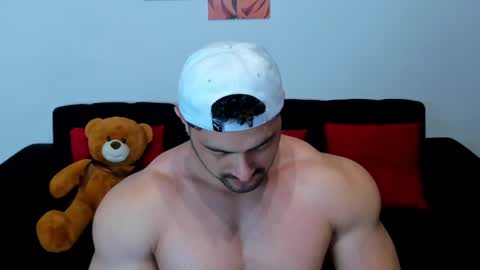 Snapshot of thomas_brandon chatting on March 1, 5:09 am Thomas Brandon online show from March 1, 5:09 am