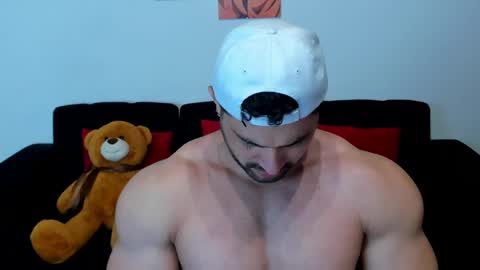 Snapshot of thomas_brandon chatting on March 3, 5:31 am Thomas Brandon online show from March 3, 5:31 am