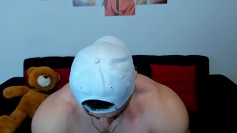 Snapshot of thomas_brandon chatting on March 4, 4:17 am Thomas Brandon online show from March 4, 4:17 am