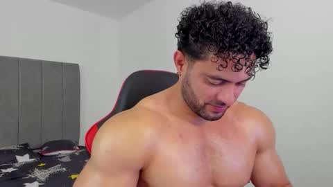 Snapshot of thomas_brandon chatting on September 17, 6:15 am Thomas Brandon online show from September 17, 6:15 am