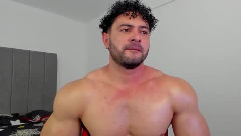 Snapshot of thomas_brandon chatting on September 18, 4:25 am Thomas Brandon online show from September 18, 4:25 am