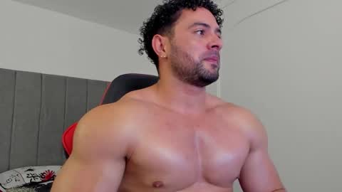 Snapshot of thomas_brandon chatting on September 23, 4:26 am Thomas Brandon online show from September 23, 4:26 am