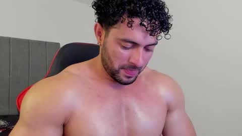 Snapshot of thomas_brandon chatting on September 24, 4:49 am Thomas Brandon online show from September 24, 4:49 am