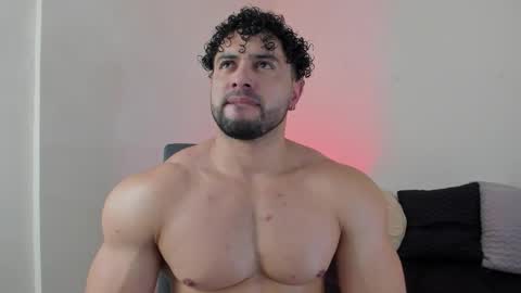 Snapshot of thomas_brandon chatting on November 7, 6:13 am Thomas Brandon online show from November 7, 6:13 am