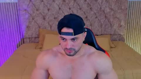 Snapshot of thomas_brandon chatting on December 5, 6:11 am Thomas Brandon online show from December 5, 6:11 am