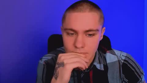 Snapshot of thomas_crow chatting on November 19, 9:53 am thomas_crow online show from November 19, 9:53 am