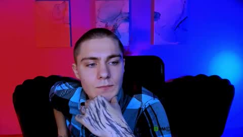 Snapshot of thomas_crow chatting on November 28, 9:56 am thomas_crow online show from November 28, 9:56 am