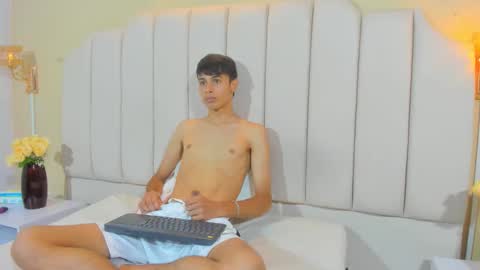 Snapshot of thomas_dikey chatting on April 5, 2:47 pm thomas_dikey online show from April 5, 2:47 pm