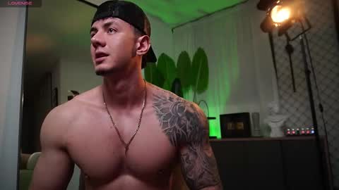 Thomas Falcon online show from February 27, 11:49 pm