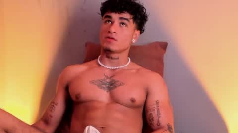 Snapshot of thomas_fit1 chatting on December 8, 12:07 am Thomas 3 JUST STAY AND BE MY LAST LOVE online show from December 8, 12:07 am