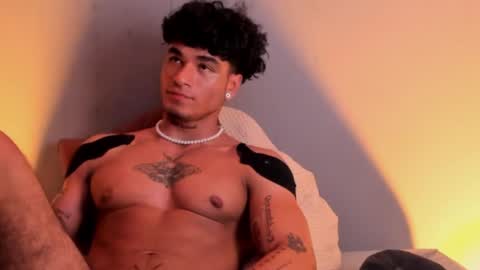 Snapshot of thomas_fit1 chatting on December 10, 5:28 am Thomas 3 JUST STAY AND BE MY LAST LOVE online show from December 10, 5:28 am