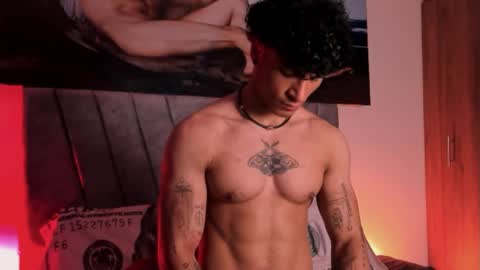 Snapshot of thomas_fit1 chatting on October 29, 4:37 am Thomas 3 JUST STAY AND BE MY LAST LOVE online show from October 29, 4:37 am