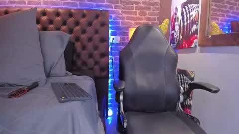 ---Thomas--- online show from February 22, 8:07 am