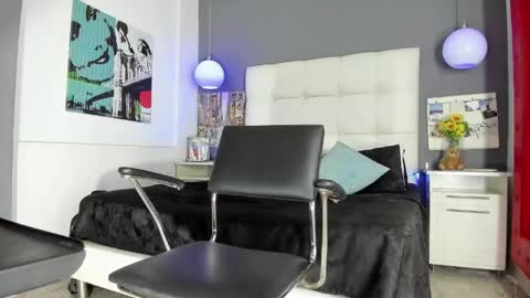 ---Thomas--- online show from March 8, 4:01 am