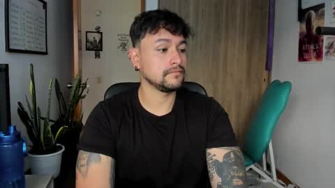 Snapshot of thomas_rol chatting on December 2, 5:41 pm Thomas online show from December 2, 5:41 pm