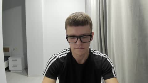 Snapshot of thomas_shelbivip chatting on December 3, 2:05 pm Tomas online show from December 3, 2:05 pm