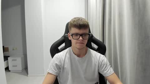 Snapshot of thomas_shelbivip chatting on January 22, 8:06 pm Tomas online show from January 22, 8:06 pm