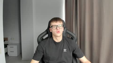 Snapshot of thomas_shelbivip chatting on January 30, 12:16 pm Tomas online show from January 30, 12:16 pm