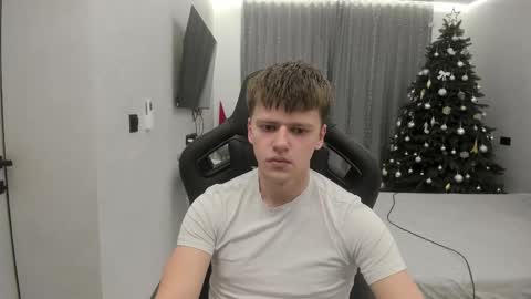 Snapshot of thomas_shelbivip chatting on February 2, 1:48 am Tomas online show from February 2, 1:48 am