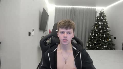 Snapshot of thomas_shelbivip chatting on February 4, 1:00 am Tomas online show from February 4, 1:00 am