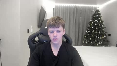 Snapshot of thomas_shelbivip chatting on February 6, 3:33 am Tomas online show from February 6, 3:33 am