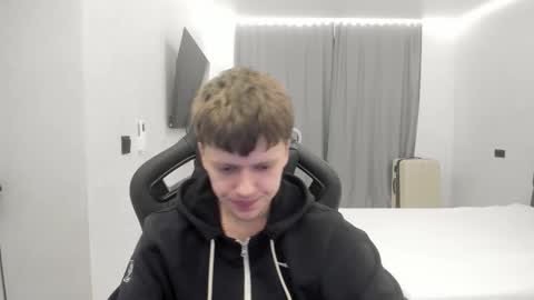 Snapshot of thomas_shelbivip chatting on February 10, 2:48 am Tomas online show from February 10, 2:48 am