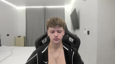 Snapshot of thomas_shelbivip chatting on February 11, 2:27 am Tomas online show from February 11, 2:27 am