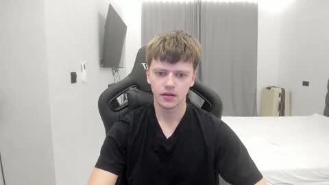 Snapshot of thomas_shelbivip chatting on February 12, 5:02 am Tomas online show from February 12, 5:02 am