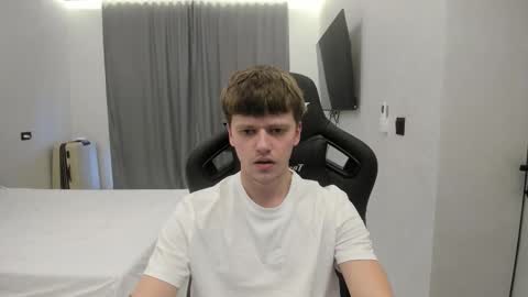 Snapshot of thomas_shelbivip chatting on February 14, 12:24 pm Tomas online show from February 14, 12:24 pm