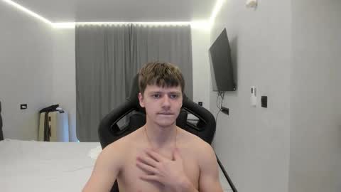 Snapshot of thomas_shelbivip chatting on February 15, 7:51 am Tomas online show from February 15, 7:51 am