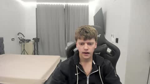 Snapshot of thomas_shelbivip chatting on February 19, 4:14 pm Tomas online show from February 19, 4:14 pm