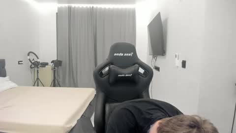 Snapshot of thomas_shelbivip chatting on February 20, 5:24 pm Tomas online show from February 20, 5:24 pm