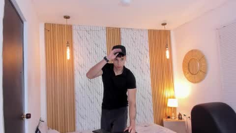 Snapshot of thomas_walker0 chatting on October 22, 11:21 am Thomas online show from October 22, 11:21 am