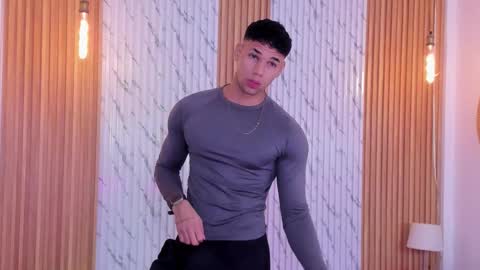 Snapshot of thomas_walker0 chatting on October 24, 11:28 am Thomas online show from October 24, 11:28 am