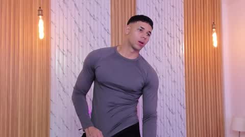 Snapshot of thomas_walker0 chatting on December 1, 12:21 pm Thomas online show from December 1, 12:21 pm